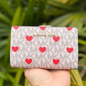 Michael Kors Jet Set Travel MD Bifold Zip Coin Wallet MK Light Cream ♥️